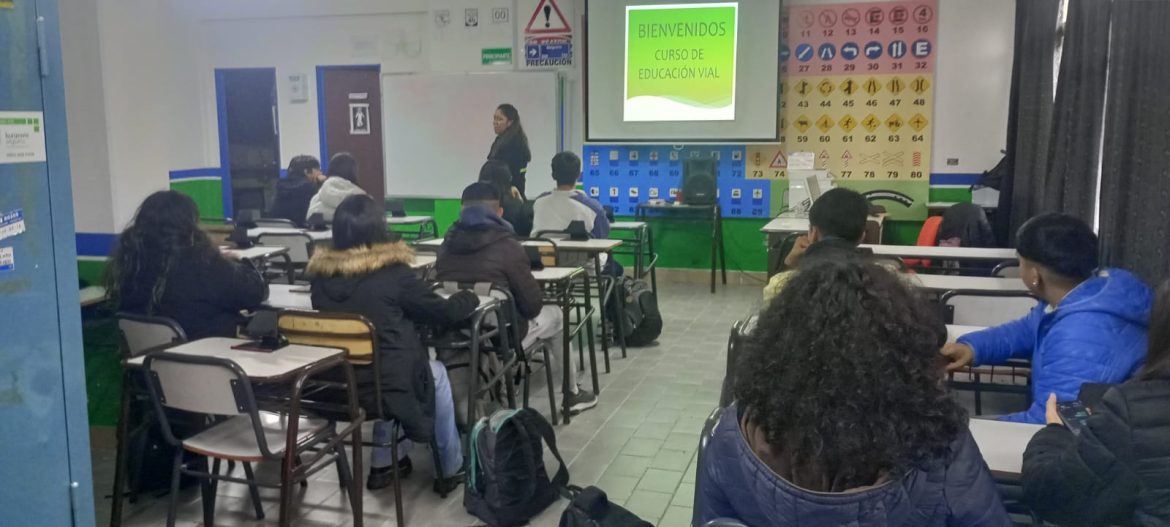 ESTUDIANTES SECUNDARIOS PARTICIPARON EN JORNADAS DE EDUCACIÓN VIAL