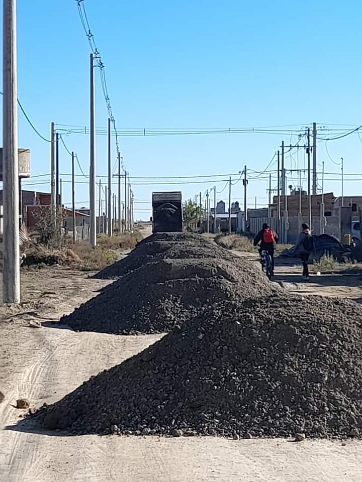 ENRIPIADO Y NIVELACIÓN DE CALLES EN CARMEN DE PATAGONES