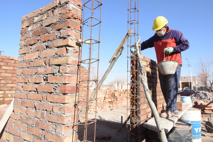 DEBERÁN INDEMNIZAR A UN ALBAÑIL QUE PASÓ 20 DÍAS INTERNADO POR UNA CAÍDA DESDE EL SEGUNDO PISO