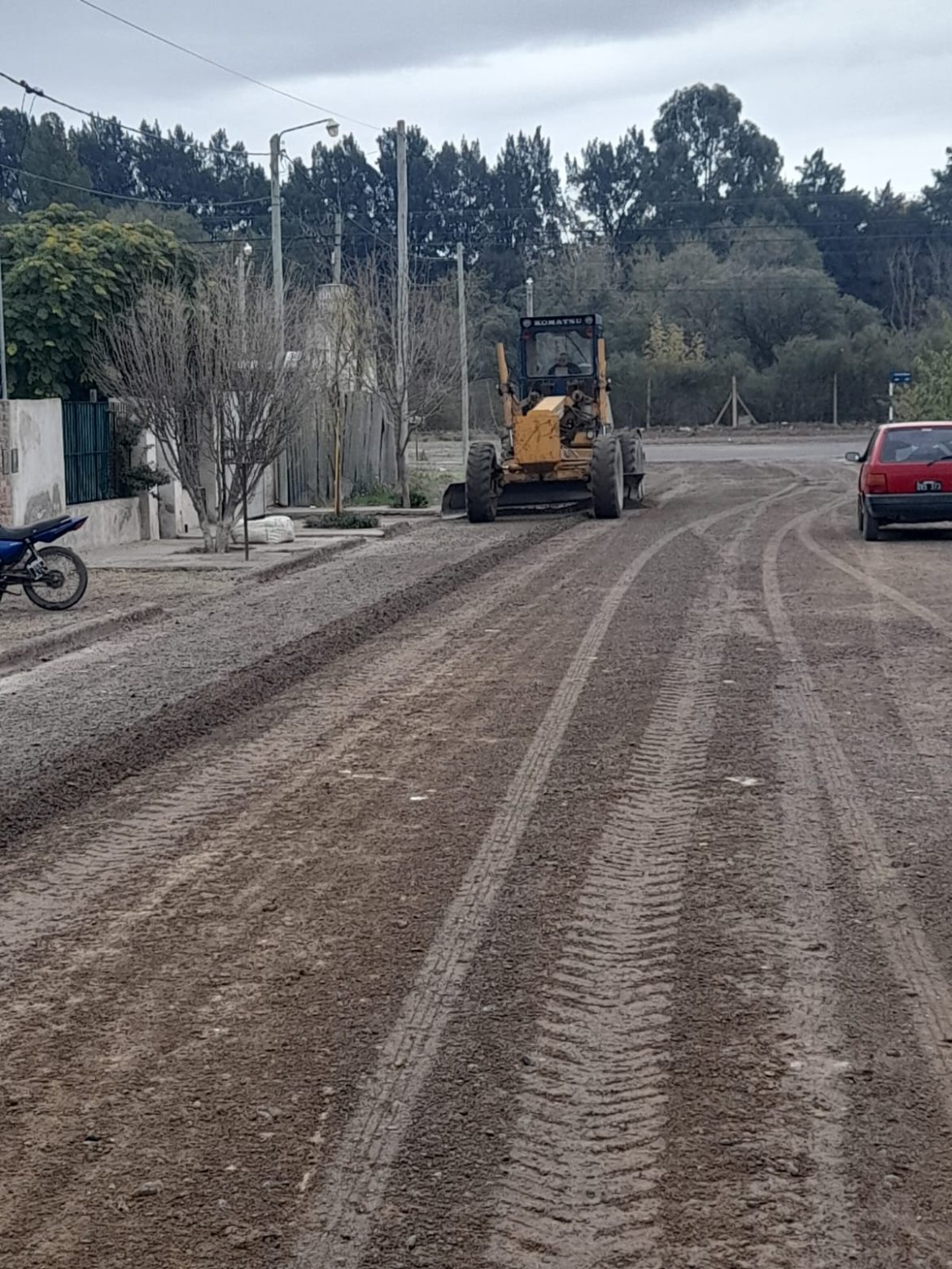 TRABAJOS DE MANTENIMIENTO DE CALLES Y LIMPIEZA EN LOS BARRIOS DE CARMEN DE PATAGONES