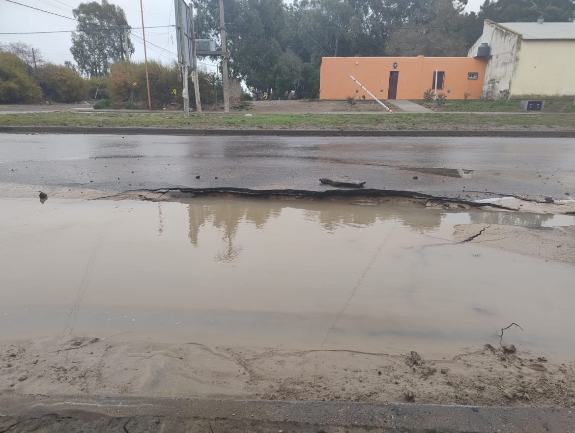 POR ROTURA DE UN CAÑO EN CELEDONIO MIGUEL, VARIOS BARRIOS DE PATAGONES ESTÀN SIN AGUA