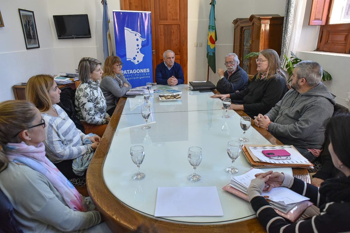 AUTORIDADES DEL MINISTERIO DE LA MUJER, FUERON RECIBIDAS POR EL INTENDENTE MARINO