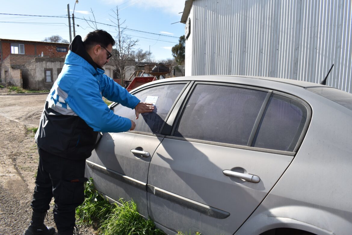 EL MUNICIPIO MULTARA A LOS AUTOS ABANDONADOS EN LA VIA PUBLICA