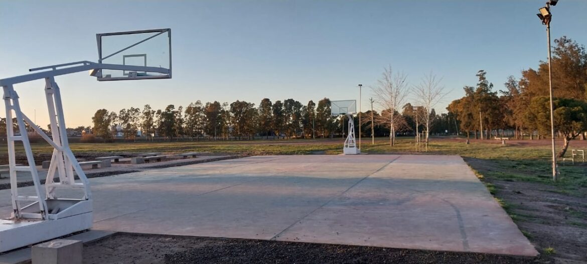 OBRAS DE PINTURA EN LA CANCHA DE BÁSQUET Y EL CIRCUITO DE CALISTENIA DEL PARQUE FERREIRA