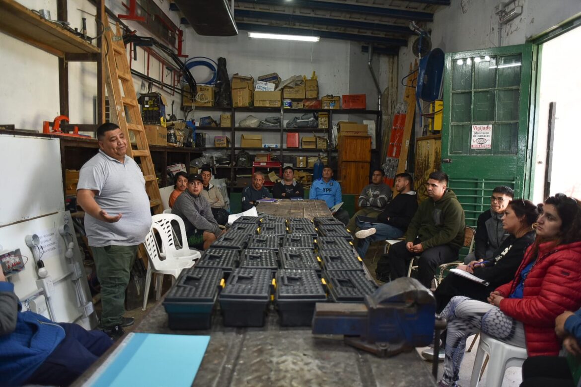 COMENZÓ EL CURSO DE ELECTRICIDAD DOMICILIARIA EN CARMEN DE PATAGONES