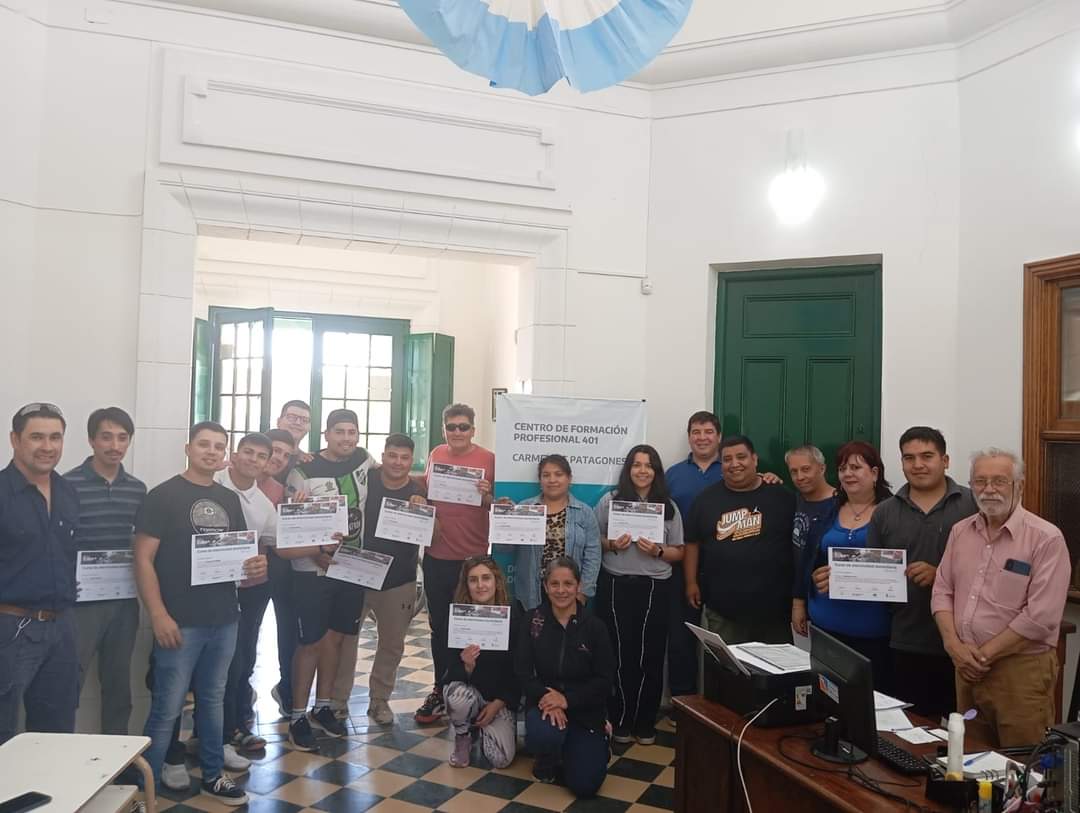 CURSO DE ELECTRICIDAD DOMICILIARIA: SE ENTREGARON CERTIFICADOS