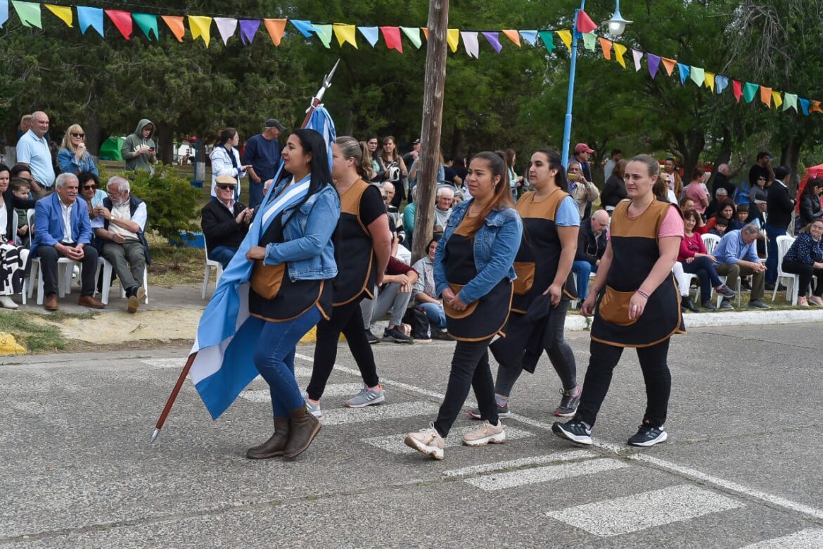 STROEDER: EL INTENDENTE MARINO ACOMPAÑÓ EL DESFILE POR EL 111° ANIVERSARIO