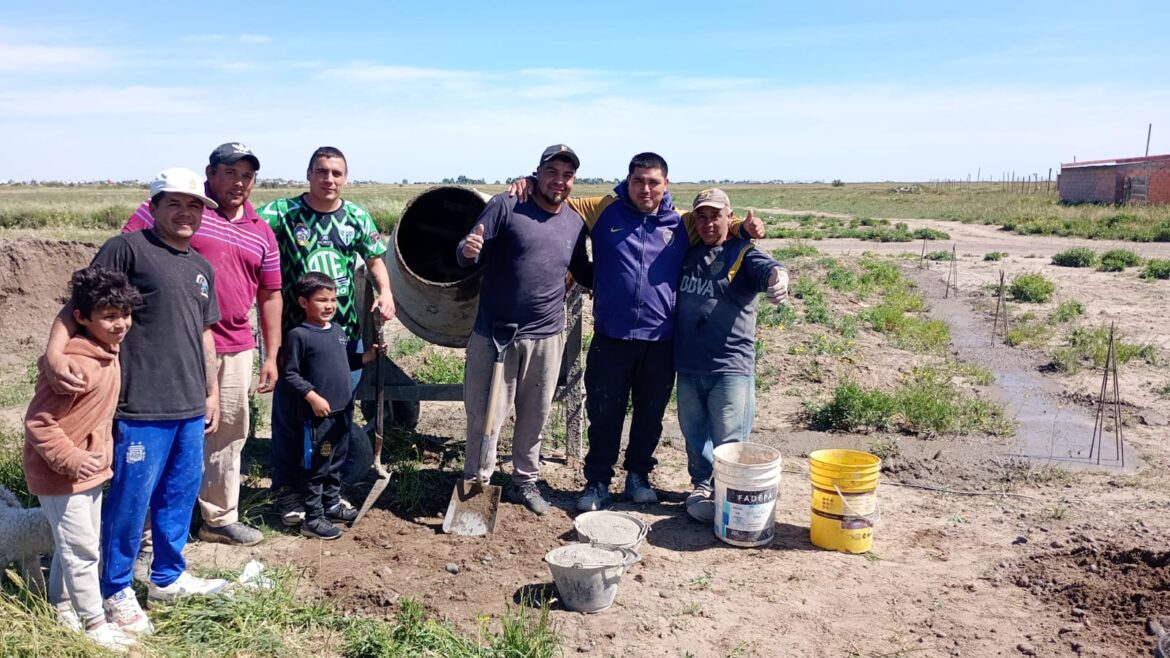 (AUDIO) VECINOS CONSTRUYEN LA SEDE DE SU BARRIO: UN ESFUERZO POR EL BIEN COMÚN