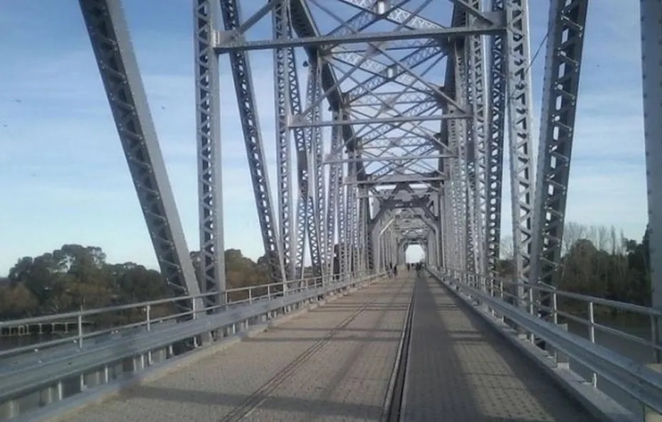 SE POSTERGAN LAS TAREAS DE MANTENIMIENTO EN EL PUENTE FERROCARRETERO