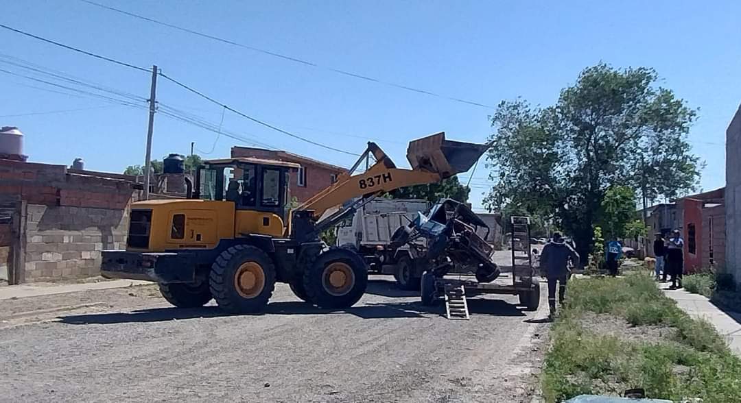 EL MUNICIPIO CONTINUA CON EL RETIRO VEHICULOS ABANDONADOS EN LUGARES PÚBLICOS