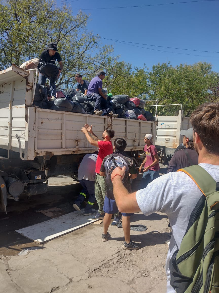 LLEGAN LAS DONACIONES DE PATAGONES PARA LAS FAMILIAS DE BAHÍA BLANCA