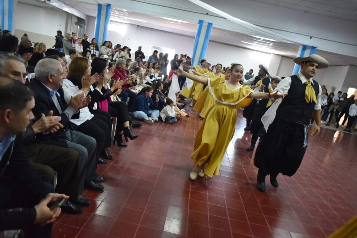 CON RECONOCIMIENTOS A VECINOS Y ANUNCIOS, STREODER CELEBRÒ EL 25 DE MAYO
