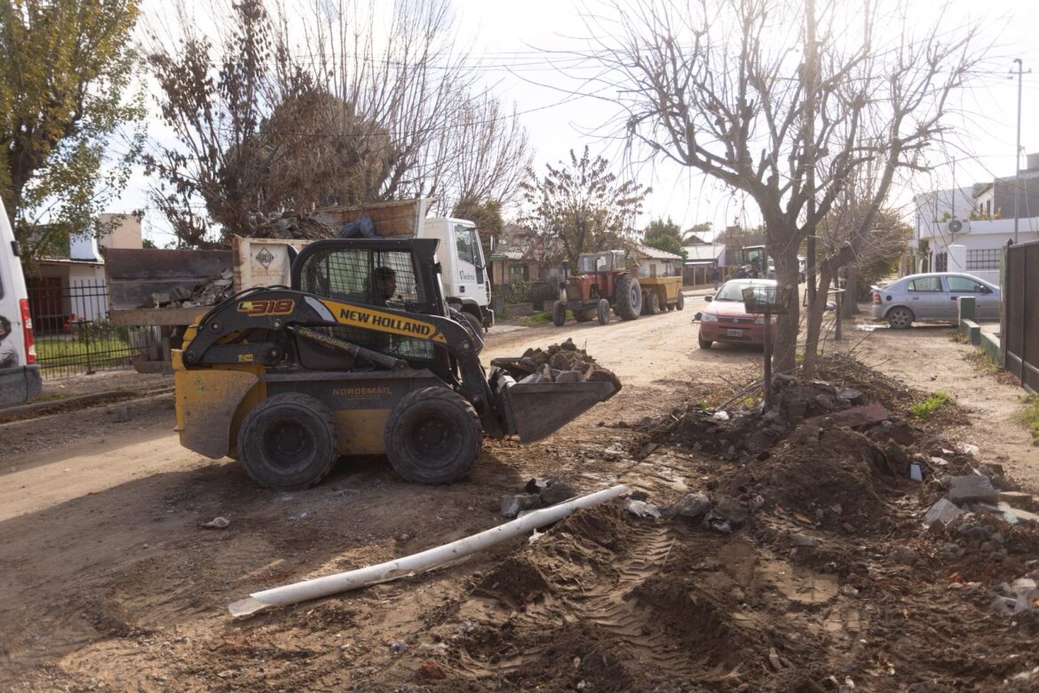GRAN DESPLIEGUE EN EL BARRIO SANTA CLARA: LIMPIEZA, MEJORAS VIALES Y MÁS DE 50 CAMIONES DE RESIDUOS RETIRADOS