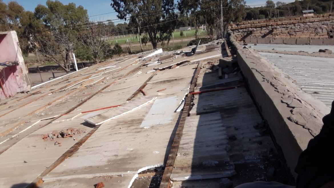 AVANZA LA OBRA DE CAMBIO DE CUBIERTA EN EL CAPS DEL BARRIO «EL PROGRESO»