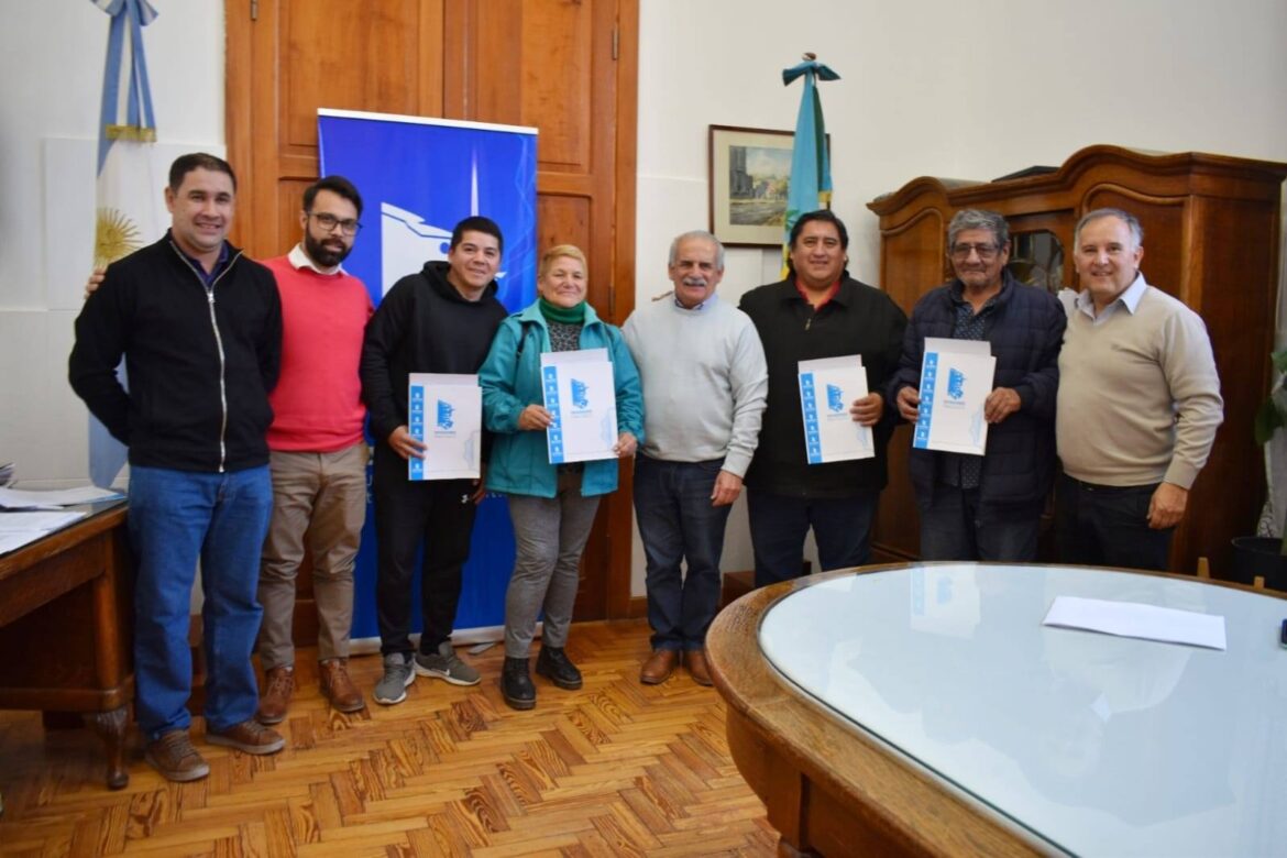 ENTREGA DE APORTES A CLUBES DE PATAGONES