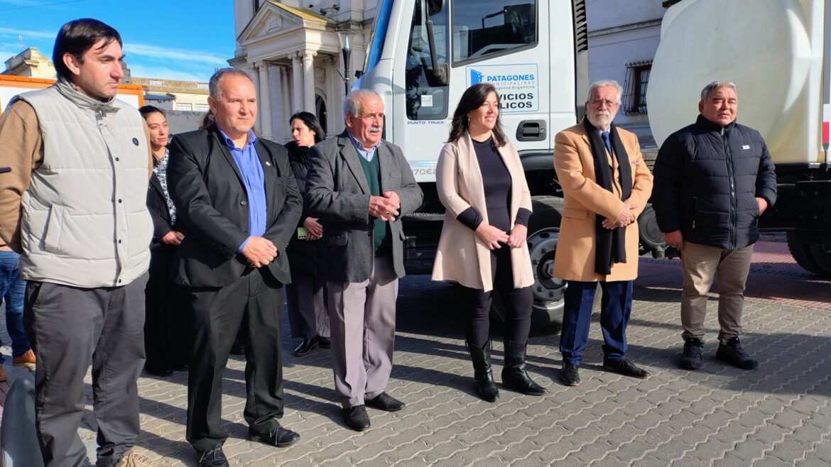 NUEVA MAQUINARIA PARA EL MANTENIMIENTO DE CALLES Y CAMINOS DEL DISTRITO: «LO QUE IMPORTA SON LOS HECHOS Y NO LAS PALABRAS»
