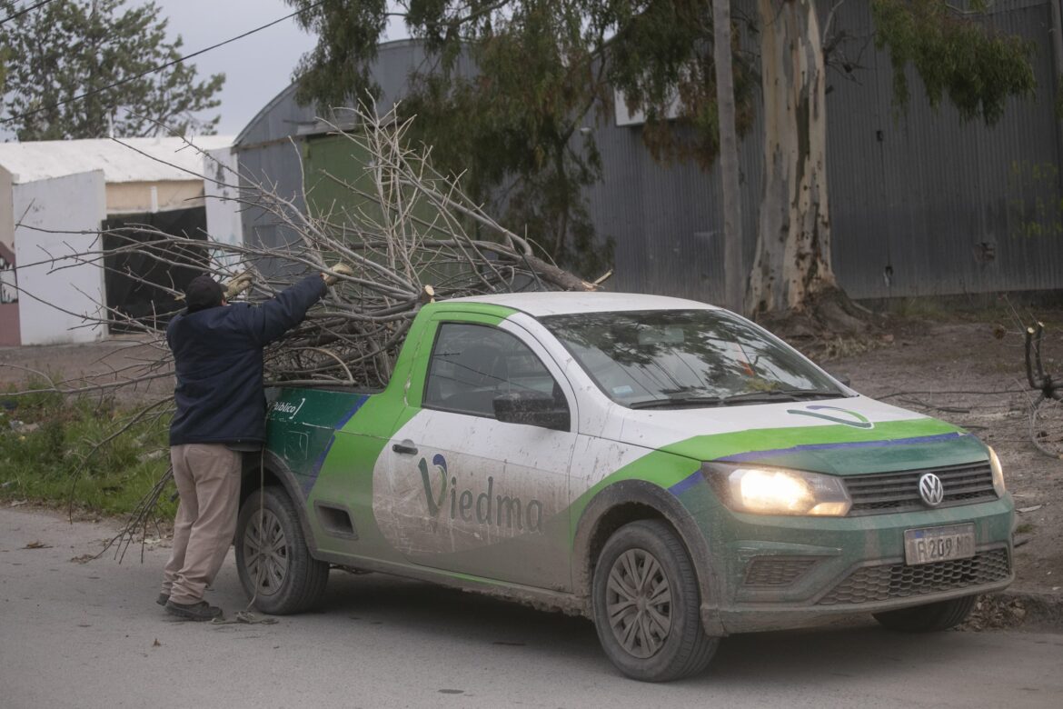 CONTINÚA EL OPERATIVO «VIEDMA LIMPIA EN COMUNIDAD», AHORA EN LOS BARRIOS LOS FRESNOS Y CURRÚ LEUVÚ