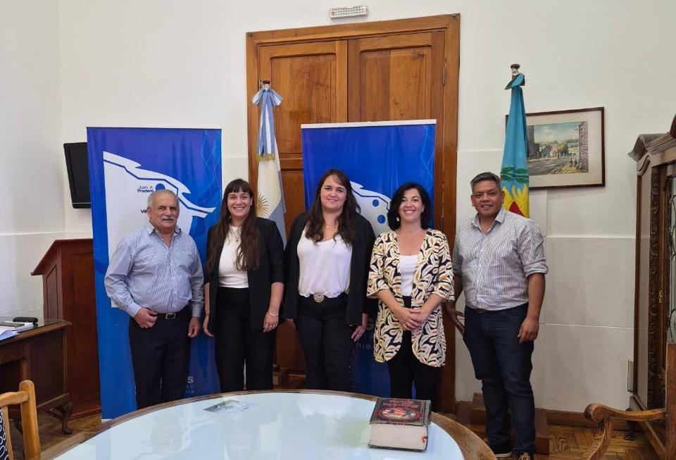 TOMA DE JURAMENTO A NUEVAS FUNCIONARIAS MUNICIPALES