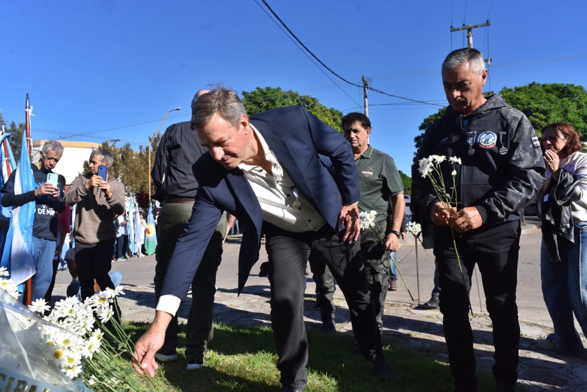 EMOTIVO HOMENAJE A EX COMBATIENTES DE MALVINAS
